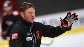 «Когда назначили нового главного тренера, а руководил командой старый, все стало понятно». Курьянов — об уходе из «Авангарда»