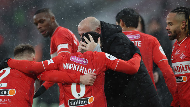 Футболист «Спартака» Маркиньос и главный тренер Деян Станкович. Футболист «Спартака» Маркиньос и главный тренер Деян Станкович. «Спартак» — «Пари НН» (3:0) 7 декабря