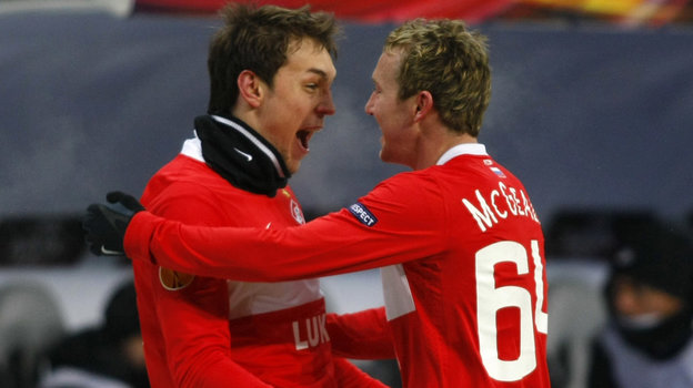 Эйден Макгиди и Артем Дзюба. 2011 год. Эйден Макгиди и Артем Дзюба. Лига Европы. 1/16. ответный матч. Москва. 24 февраля 2011 года. «Спартак» — «Базель»