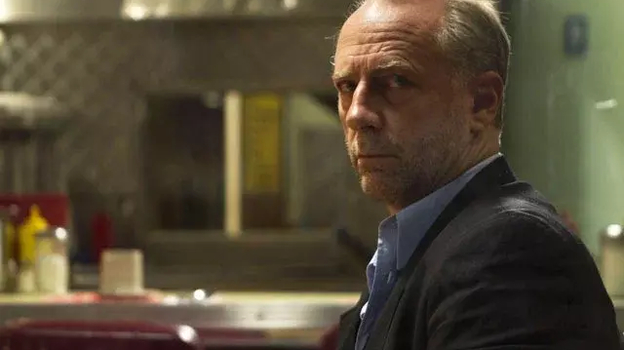 Кадр из сериала «Столик в углу», реж. Джессика Ландоу, Fox Crime