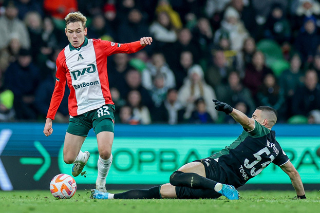 Алексей Батраков и Александр Черников. Футболисты Алексей Батраков и Александр Черников «Краснодар» — «Локомотив» (0:0). 8 декабря. Краснодар.