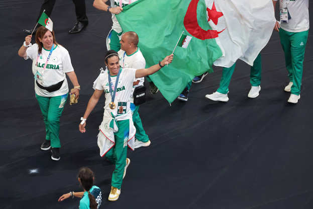 Иман Хелиф на церемонии закрытия Олимпийских игр в Париже. Боксерша Иман Хелиф на церемонии закрытия Олимпийских игр в Париже