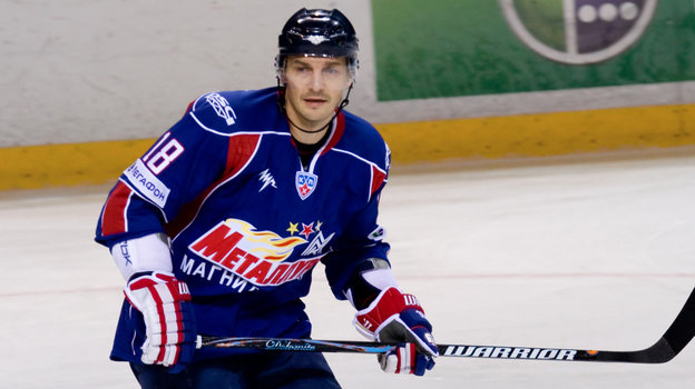 Сергей Федоров в матче за «Металлург». Хоккеист Сергей Федоров в матче за «Металлург»