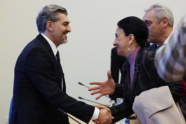 Михаил Кавелашвили принимает поздравления от сопартийцев. Михаил Кавелашвили принимает поздравления от сопартийцев.