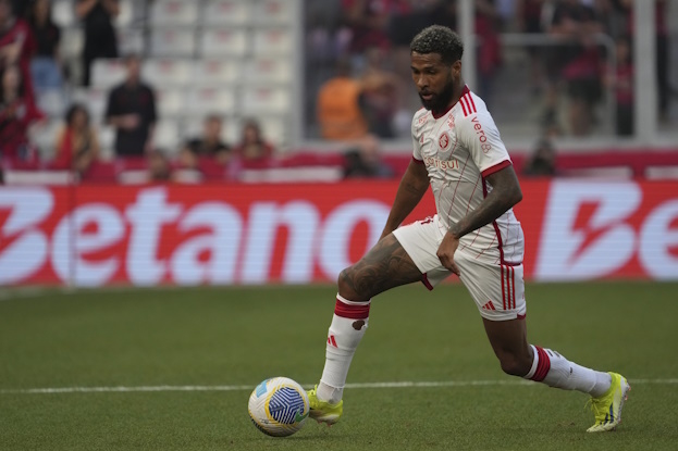 Весли Рибейро.