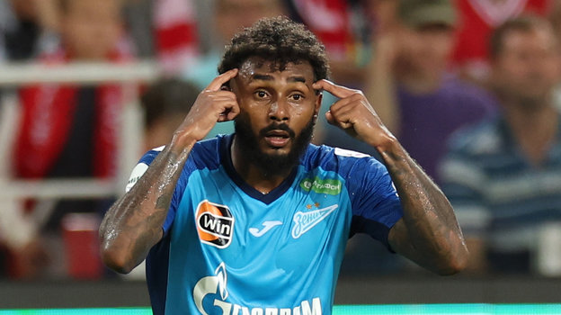 Полузащитник «Зенита» Вендел. Полузащитник «Зенита» Вендел.