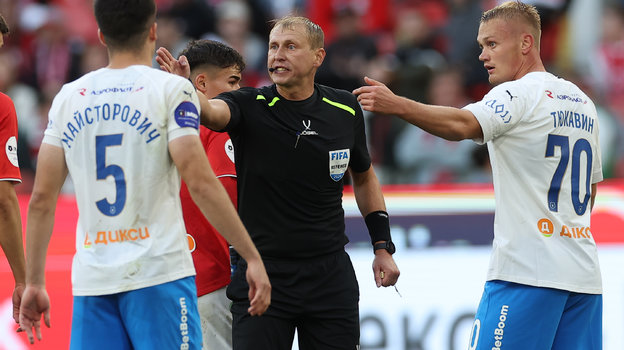 Судья Сергей Иванов в матче 9-го тура РПЛ «Спартак» — «Динамо» (2:2).