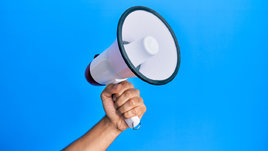 Рука с мегафоном