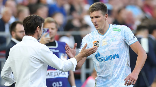 Сергей Семак и Александр Соболев. Главный тренер «Зенита» Сергей Семак и футболист Александр Соболев