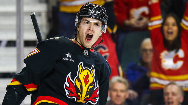 Нападающий «Калгари» Егор Шарангович.