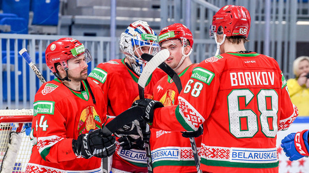 Хоккеисты сборной Белоруссии празднуют гол в матче со Сборной мира КХЛ (6:1).