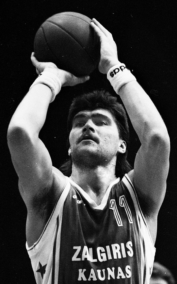 Арвидас Сабонис. Арвидас Сабонис осуществляет штрафной бросокю ЦСКА — «Жальгидрис». Финал Чемпионата СССР-86/87