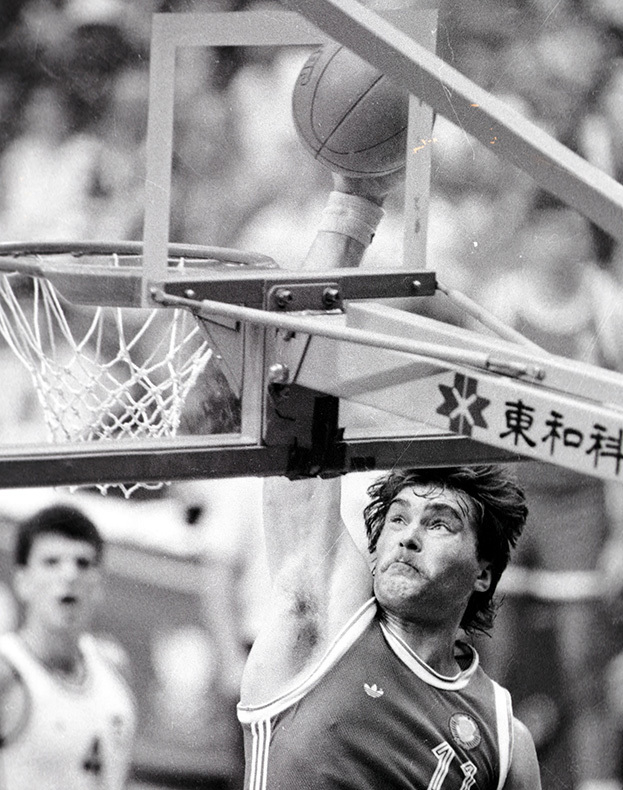 Арвидас Сабонис в составе сборной СССР на Олимпиаде-1988 в Сеуле. Арвидас Сабонис. Олимпиада в Сеуле. 1988 год.