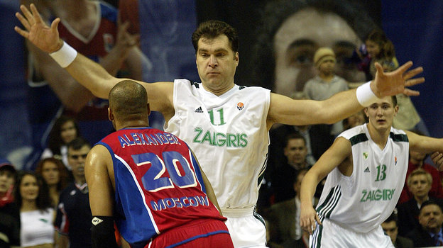 Арвидас Сабонис в матче ЦСКА — «Жальгирис» (90:81) в 2003 году. Арвидас Сабонис в матче ЦСКА — «Жальгирис» (90:81) 2003 год