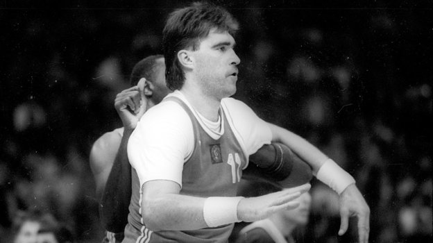 Арвидас Сабонис в матче против сборной Израиля. 1989 год. Баскетболист сборной СССР Арвидас Сабонис в матче против сборной Израиля. 1989 год.