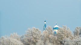 Православная церковь в снегу