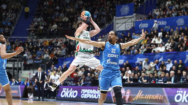 УНИКС обыграл «Зенит» (79:76).