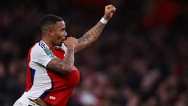 Отсутствие ВАР и ошибки арбитров помогли «Арсеналу» и «Ливерпулю» в Кубке лиги, Шомуродов забил за «Рому»