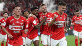 Футболисты «Спартака» празднуют гол в матче чемпионата России против «Крыльев Советов»