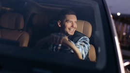 «Нет сомнений, что Овечкин побьет рекорд Гретцки». Кузнецов — о хоккее, автомобилях и путешествиях