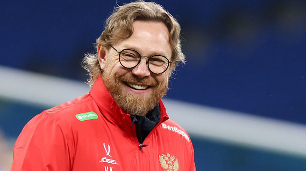 Главный тренер сборной России Валерий Карпин. Главный тренер сборной России Валерий Карпин.