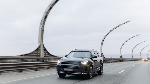 Кроссовер М7.