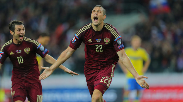 Алан Дзагоев и Артем Дзюба празднуют гол в матче Россия — Швеция (1:0). Футболисты Алан Дзагоев и Артем Дзюба празднуют гол в матче Россия — Швеция (1:0). 5 сентября 2015 года. Москва