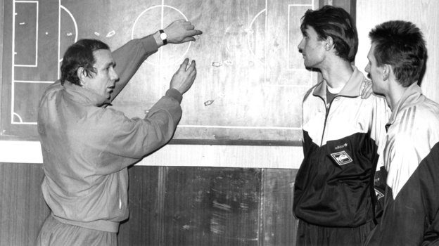 Олег Романцев, Андрей Иванов и Гинтарас Стауче. Олег Романцев, Андрей Иванов и Гинтарас Стауче в раздевалке «Спартака». 1993 год