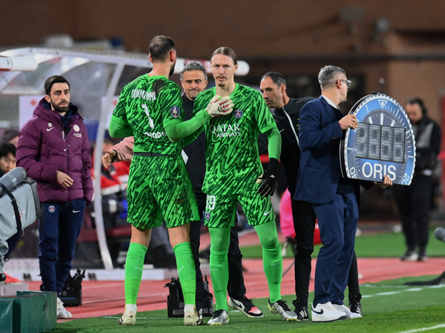 Вратари «ПСЖ» Джанлуиджи Доннарумма и Матвей Сафонов