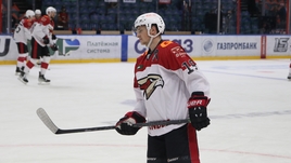 «Авангард» переподписал контракт с самым дорогим игроком лиги. Он пропускает сезон из-за травмы