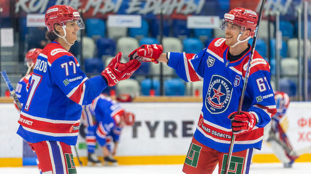 Игроки АКМ Андрей Виноградов и Максим Афанасьев.