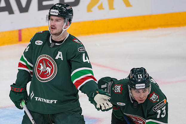 Дмитрий Юдин и Радэль Замалтдинов. Хоккеисты «Ак Барса» Дмитрий Юдин и Радэль Замалтдинов.