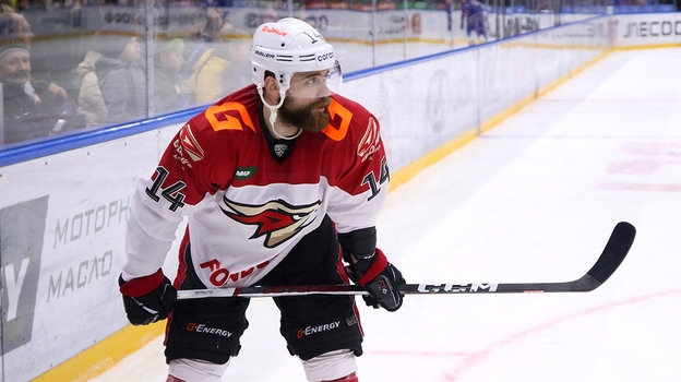 Иван Игумнов. Нападающий «Авангарда» Иван Игумнов.