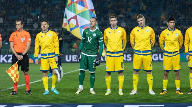 Футболисты сборной Казахстана перед матчем Лиги наций.