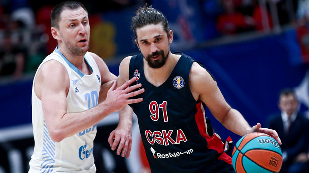 Виталий Фридзон и Алексей Швед в матче ЦСКА — «Зенит» в мае 2022 года. Виталий Фридзон и Алексей Швед в матче ЦСКА — «Зенит» (82:73). 22 мая 2022 года.