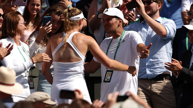 Елена Рыбакина и Стефано Вуков. Теннисистка Елена Рыбакина и ее тренер Стефано Вуков