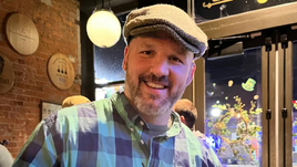 У глухого экс-бойца UFC впервые за 41 год прорезался слух. Все благодаря новым технологиям