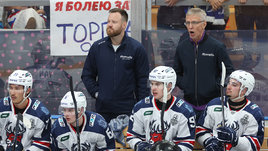 Тренеры Владимир Филатов, Игорь Ларионов с игроками «Торпедо».