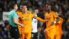 Винисиус Жуниор получил красную карточку в матче с Валенсией.