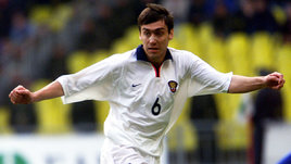 Футболист Юрий Ковтун в матче Россия — Югославия (1:1). 2 июня 2001 года. Москва.