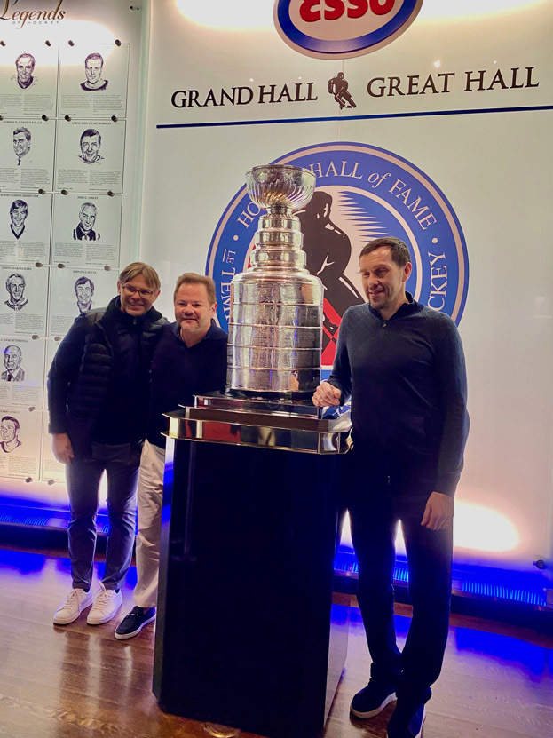 Сергей Самсонов, Дэн Мильштейн и Павел Дацюк с Кубком Стэнли. Сергей Самсонов, Дэн Мильштейн и Павел Дацюк с Кубком Стэнли.