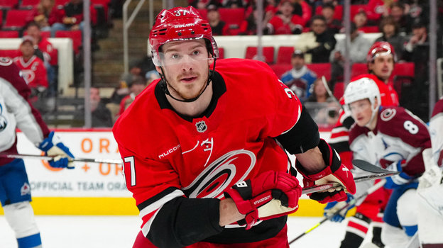 Андрей Свечников. Форвард «Каролины» Андрей Свечников