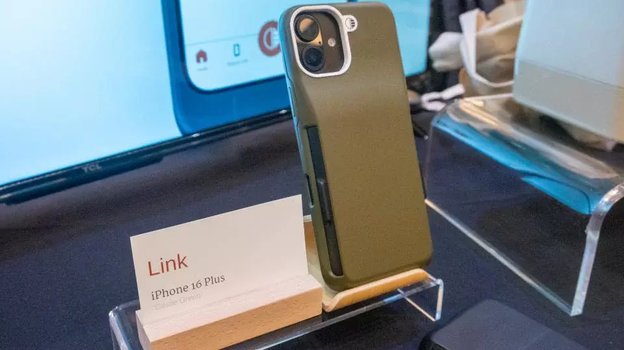 Фирменный чехол.