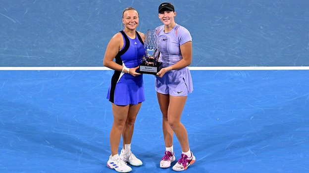 Диана Шнайдер и Мирра Андреева. Теннисистки Диана Шнайдер и Мирра Андреева.