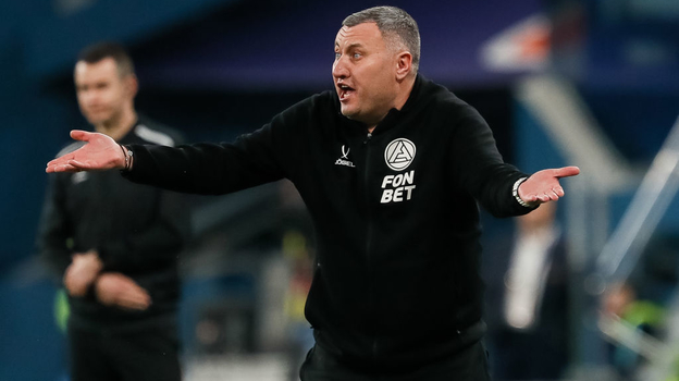 Главный тренер «Акрона» Заур Тедеев.