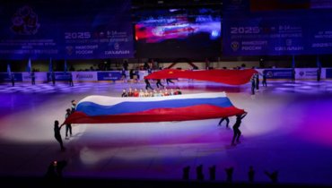 Зрители стояли в очереди, чтобы посмотреть на юниоров. Как на Сахалине приняли фигуристов из Китая