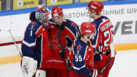 Хоккеисты ЦСКА Иван Просветов, Владислав Провольнев, Никита Охотюк и Кирилл Долженков