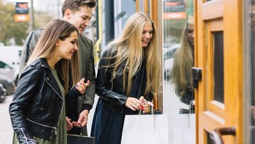 Покупатели.