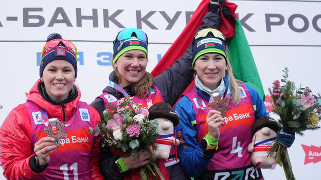 Биатлонистки Кристина Резцова, Анна Сола и Динара Смольская.