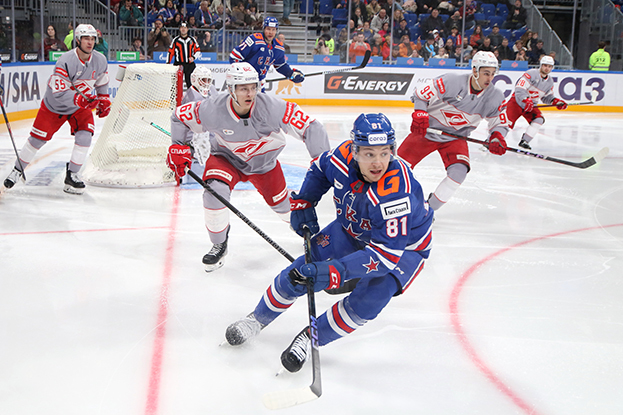 Даниил Орлов (№62) и Арсений Грицюк (№81) в матче СКА — «Спартак» (0:5). Даниил Орлов (№62) и Арсений Грицюк (№81) в матче СКА — «Спартак» (0:5).